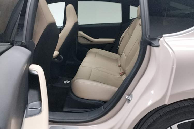 Used Nio ET5 2024 75 kWh Left Rear Seat