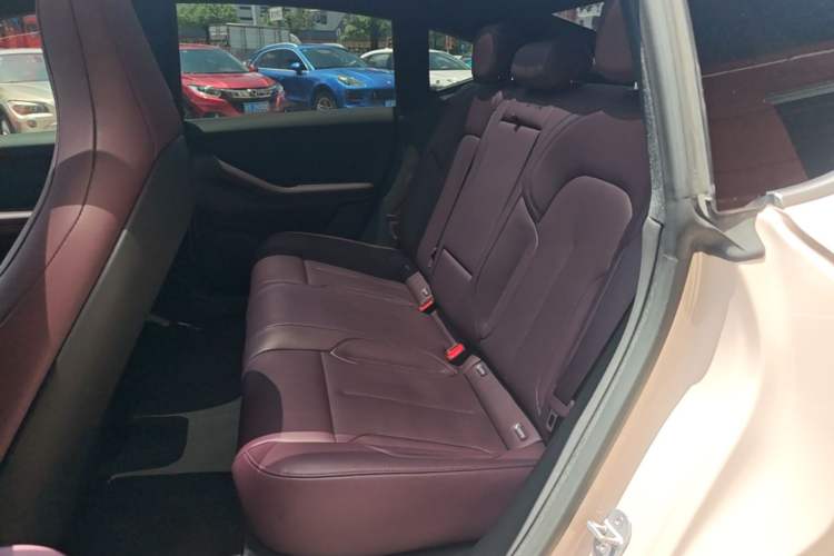Used Nio ET5 2024 75 kWh Left Rear Seat