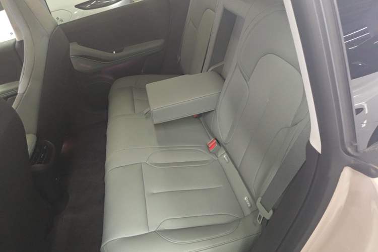 Used Nio ET5 2024 75 kWh Left Rear Seat