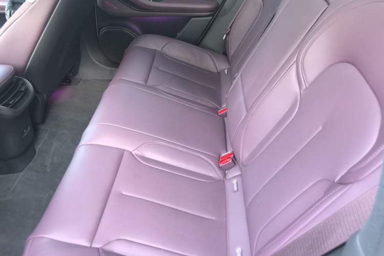 Used Nio ET5 2024 75 kWh Left Rear Seat