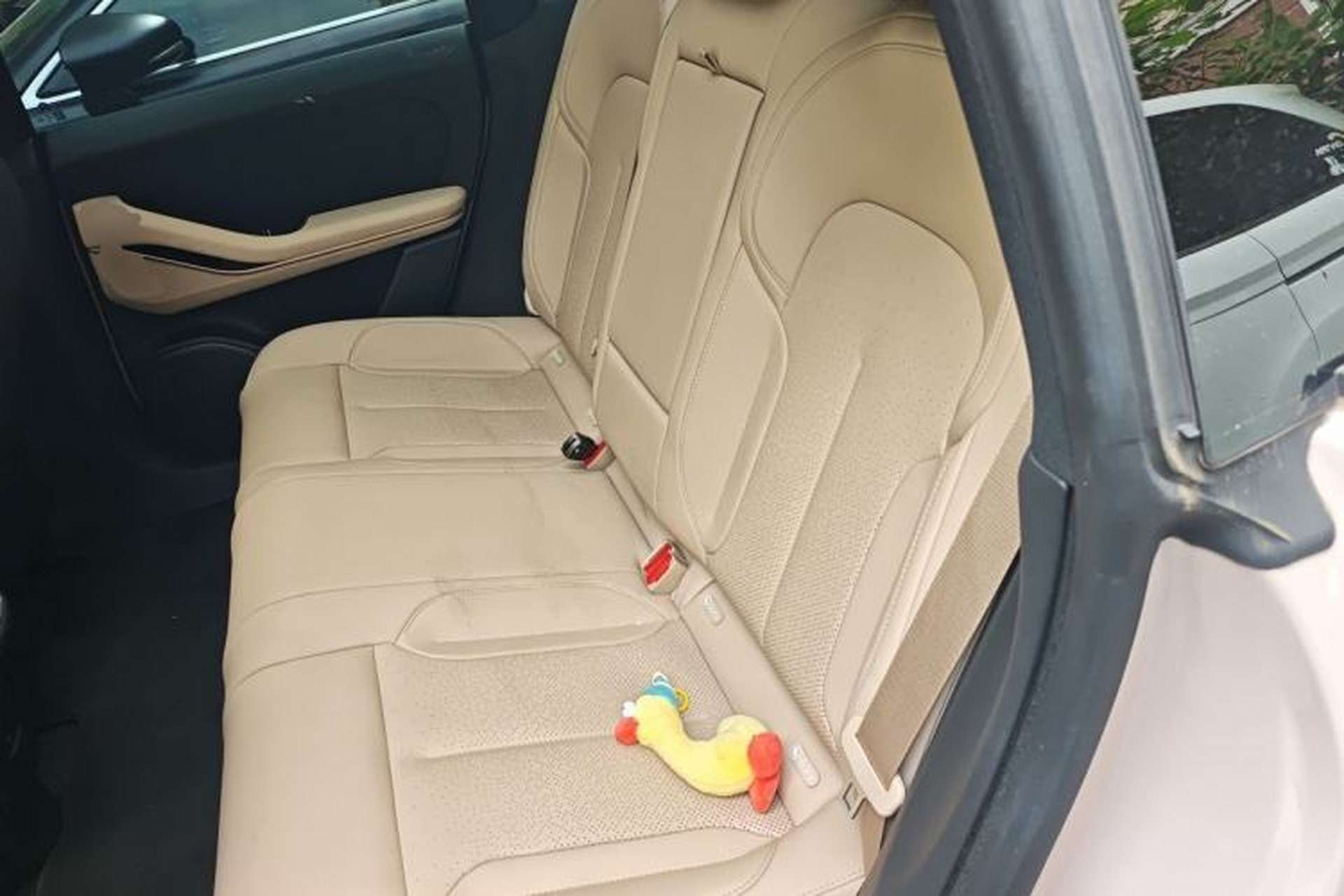 Used Nio ET5 2024 75 kWh Left Rear Seat
