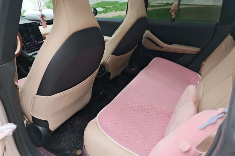 Used Nio ET5 2024 75 kWh Left Rear Seat