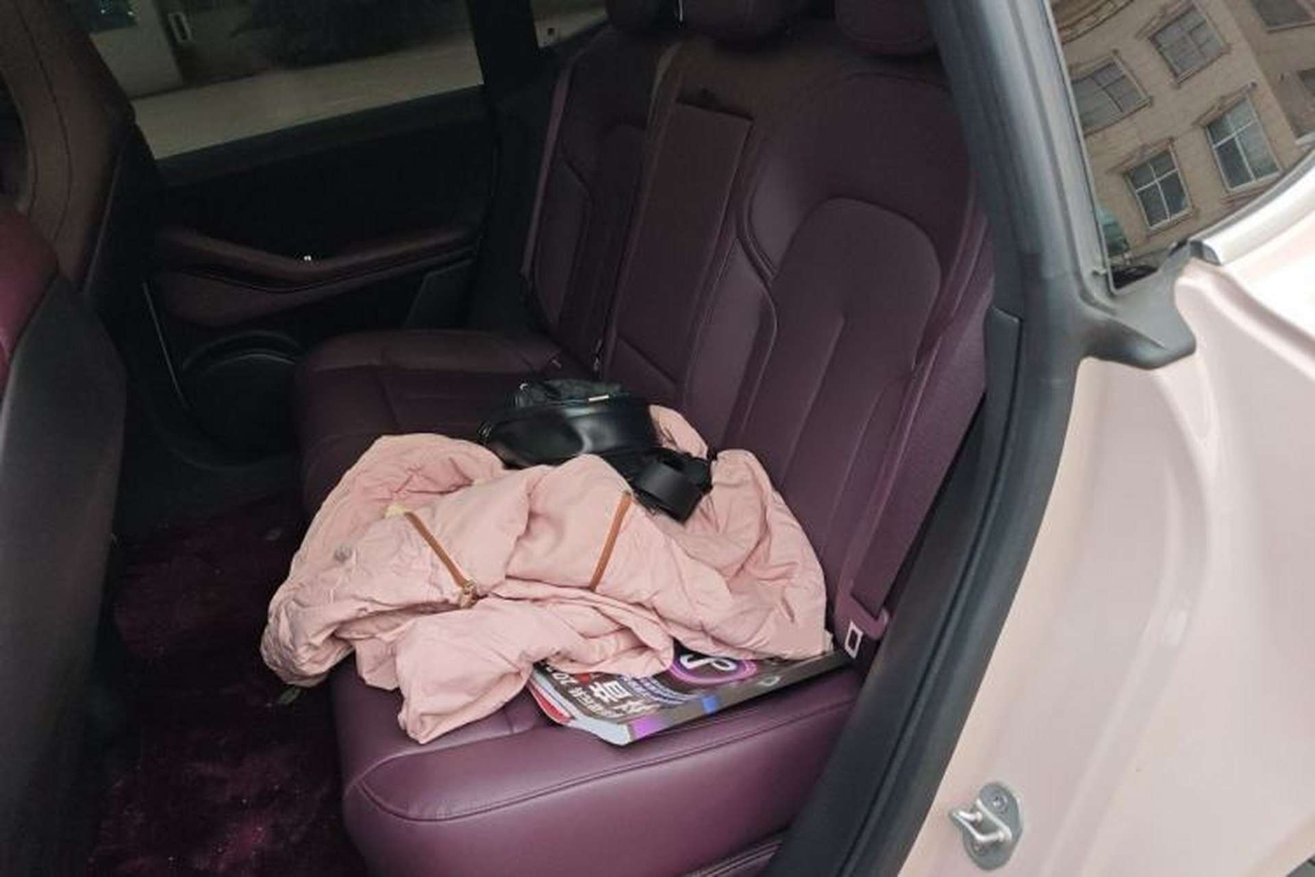 Used Nio ET5 2024 75 kWh Left Rear Seat