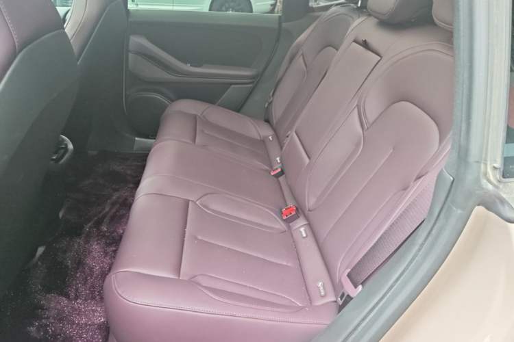 Used Nio ET5 2024 75 kWh Left Rear Seat