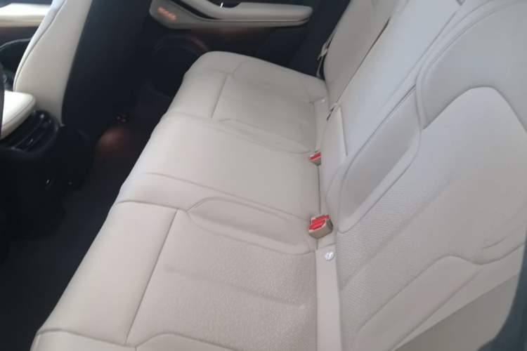 Used Nio ET5 2024 75 kWh Left Rear Seat