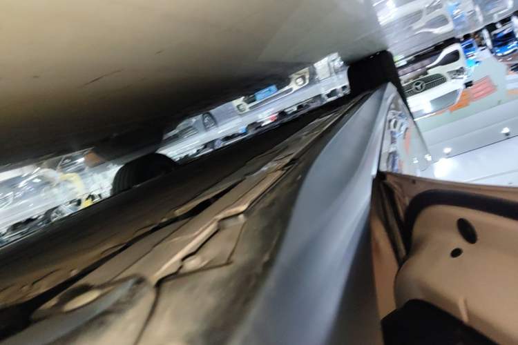 Used Nio ET5 2024 75 kWh Left Side Sill