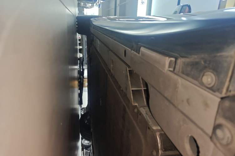 Used Nio ET5 2024 75 kWh Left Side Sill