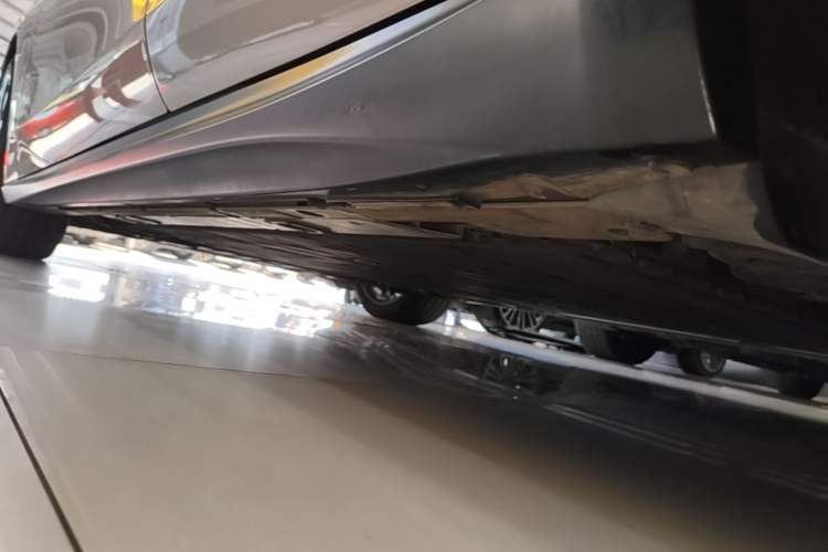 Used Nio ET5 2024 75 kWh Left Side Sill