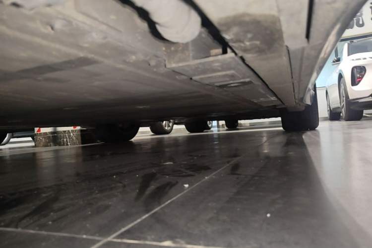 Used Nio ET5 2024 75 kWh Left Side Sill