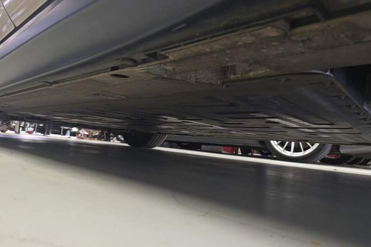 Used Nio ET5 2024 75 kWh Left Side Sill
