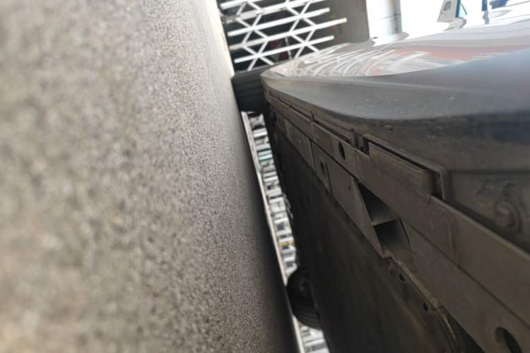 Used Nio ET5 2024 75 kWh Left Side Sill