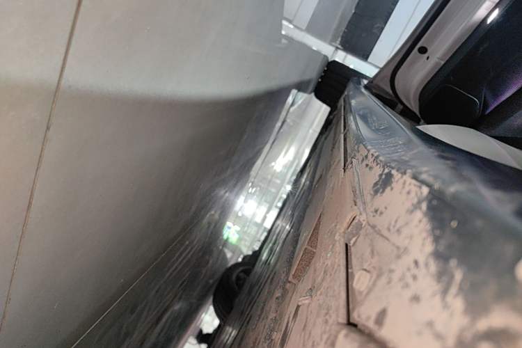 Used Nio ET5 2024 75 kWh Left Side Sill