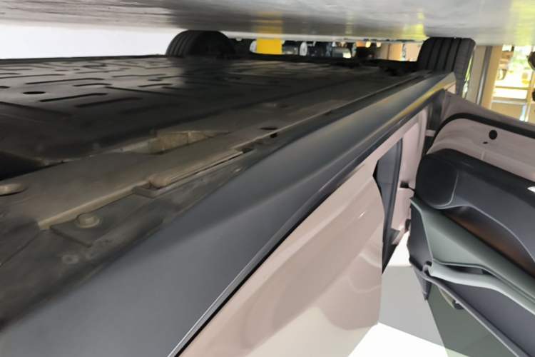 Used Nio ET5 2024 75 kWh Left Side Sill