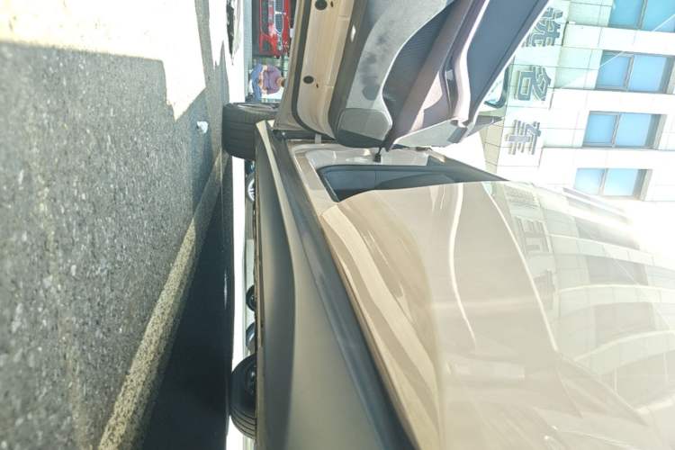 Used Nio ET5 2024 75 kWh Left Side Sill