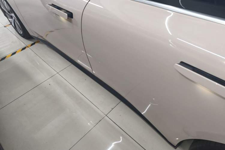 Used Nio ET5 2024 75 kWh Left Side Sill