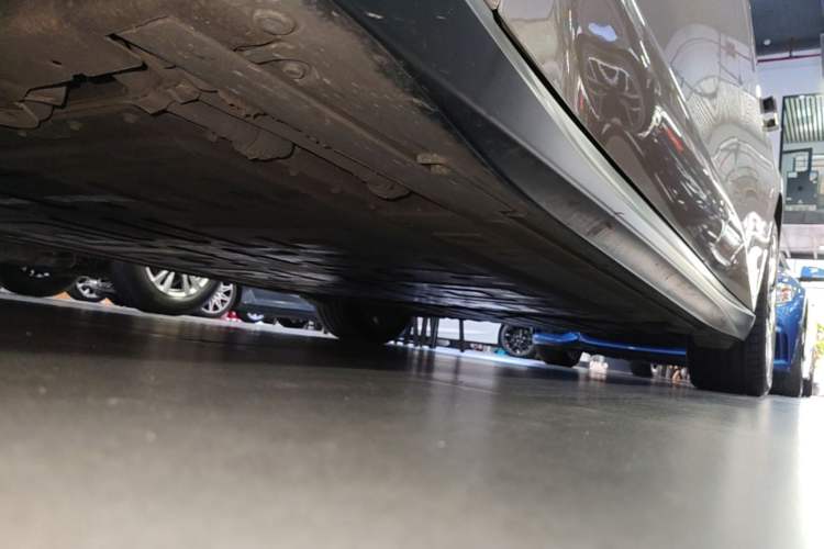 Used Nio ET5 2024 75 kWh Left Side Sill