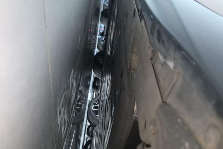 Used Nio ET5 2024 75 kWh Left Side Sill