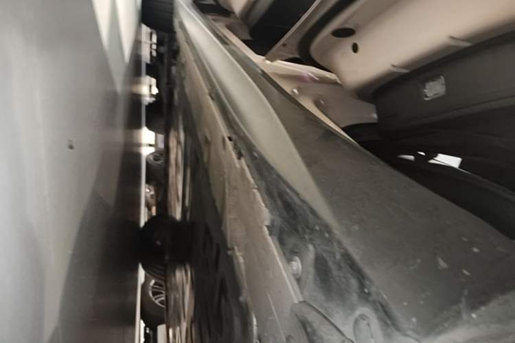 Used Nio ET5 2024 75 kWh Left Side Sill