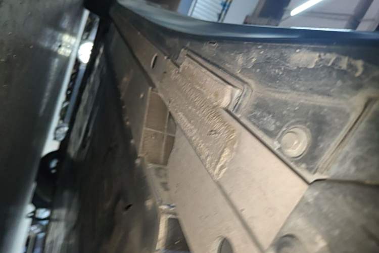 Used Nio ET5 2024 75 kWh Left Side Sill