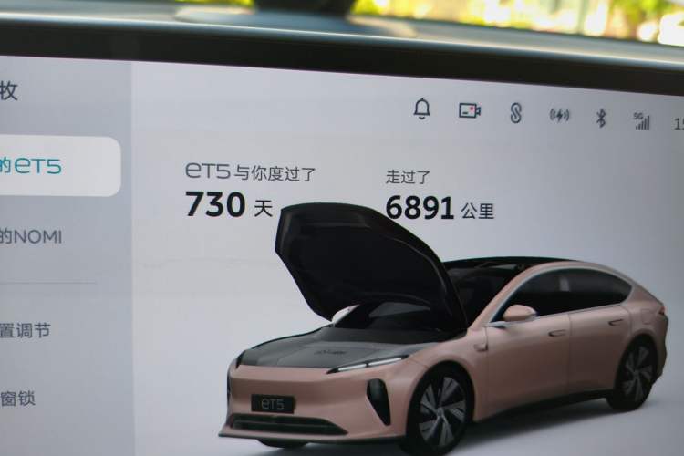 Used Nio ET5 2024 75 kWh Odometer Close Up