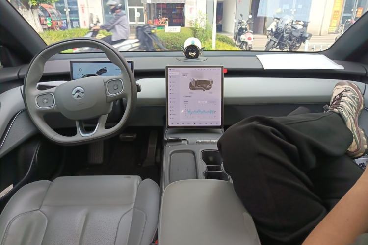 Used Nio ET5 2024 75 kWh Center Console