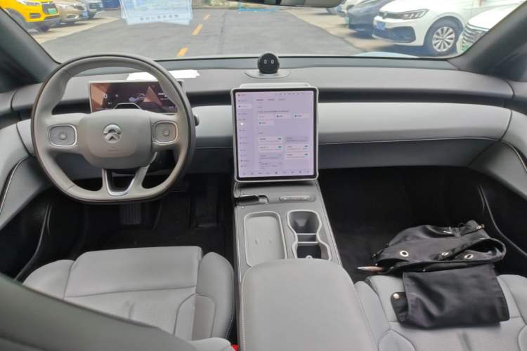 Used Nio ET5 2024 75 kWh Center Console