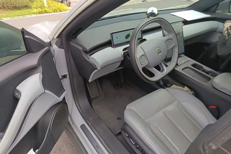 Used Nio ET5 2024 75 kWh Driver Seat