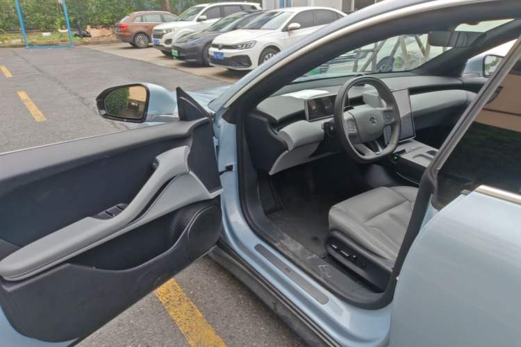 Used Nio ET5 2024 75 kWh Driver Seat