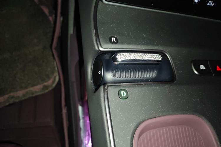 Used Nio ET5 2024 75 kWh Gear Lever