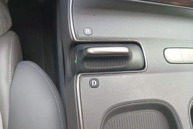 Used Nio ET5 2024 75 kWh Gear Lever