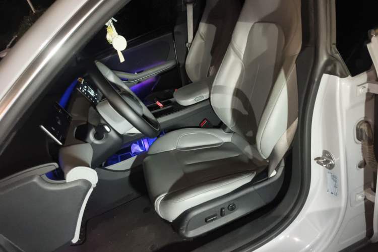 Used Nio ET5 2024 75 kWh Left Front Seat