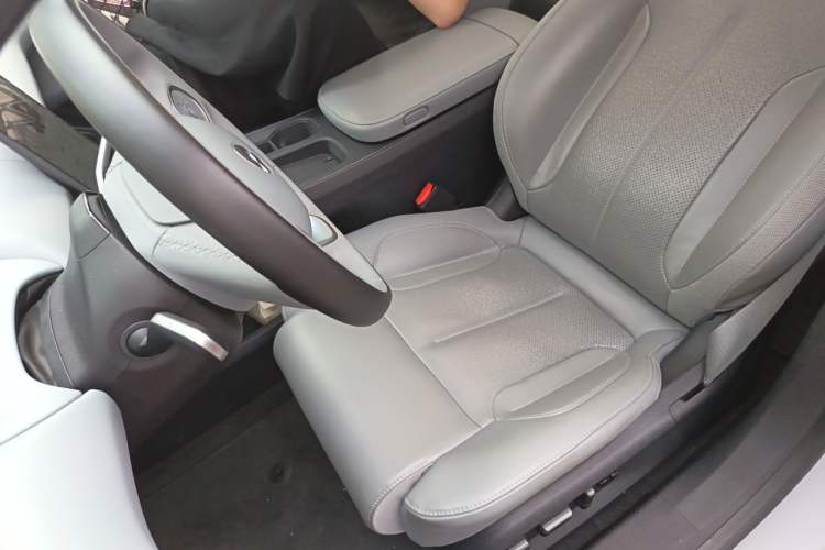 Used Nio ET5 2024 75 kWh Left Front Seat