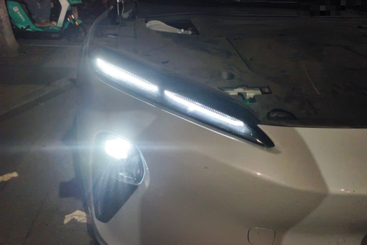 Used Nio ET5 2024 75 kWh Right Front Headlight