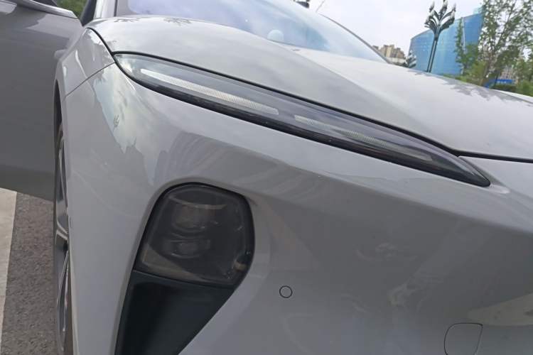 Used Nio ET5 2024 75 kWh Right Front Headlight