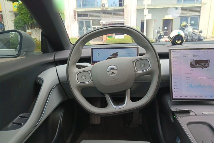 Used Nio ET5 2024 75 kWh Steering Wheel