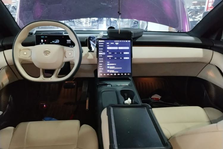 Used Nio ET5 2024 75 kWh Center Console