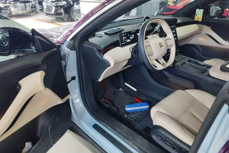 Used Nio ET5 2024 75 kWh Driver Seat