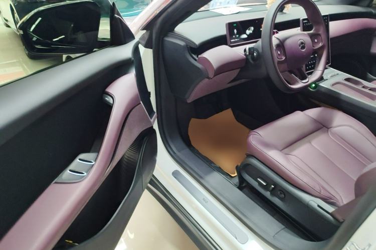 Used Nio ET5 2024 75 kWh Driver Seat