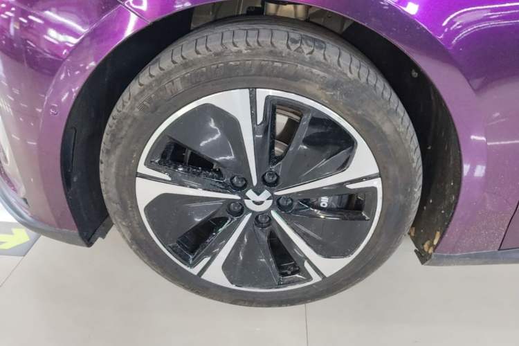 Used Nio ET5 2024 75 kWh Left Front Wheel Hub