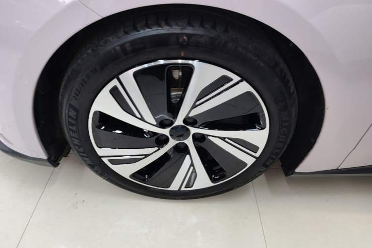 Used Nio ET5 2024 75 kWh Left Front Wheel Hub