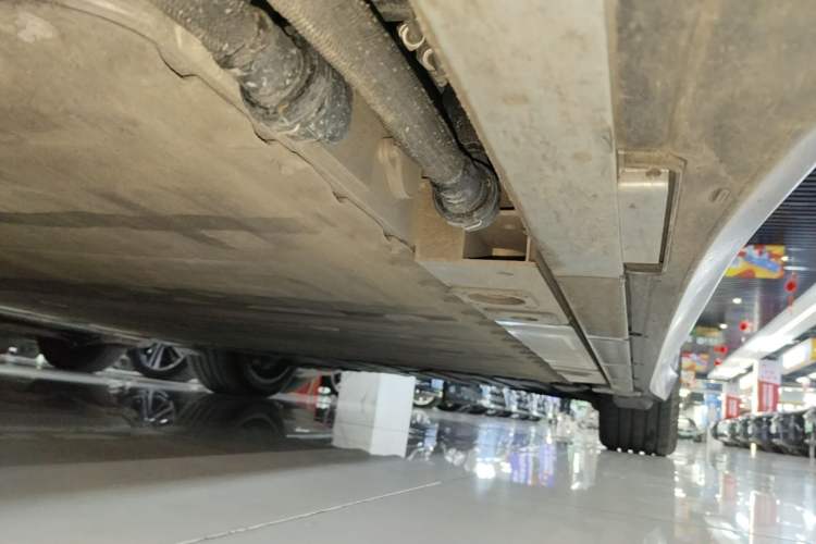 Used Nio ET5 2024 75 kWh Left Side Sill