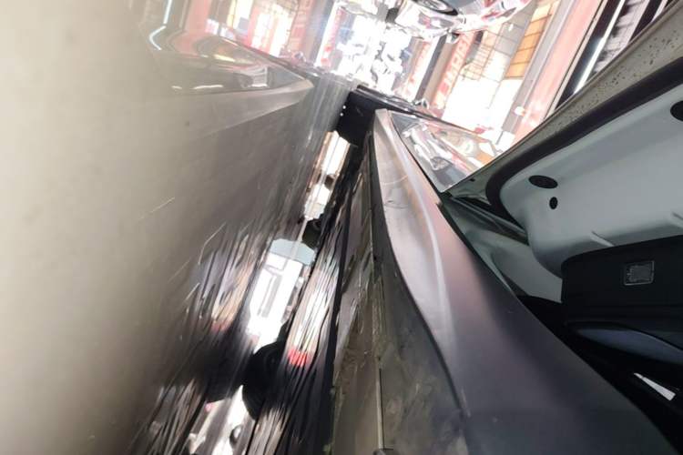 Used Nio ET5 2024 75 kWh Left Side Sill