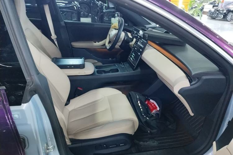Used Nio ET5 2024 75 kWh Right Front Seat