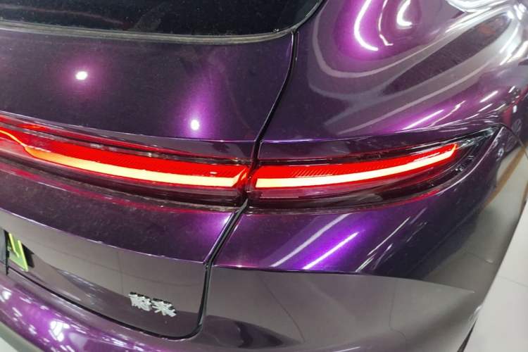 Used Nio ET5 2024 75 kWh Right Rear Taillight