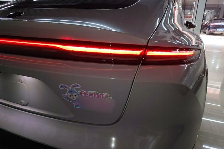 Used Nio ET5 2024 75 kWh Right Rear Taillight