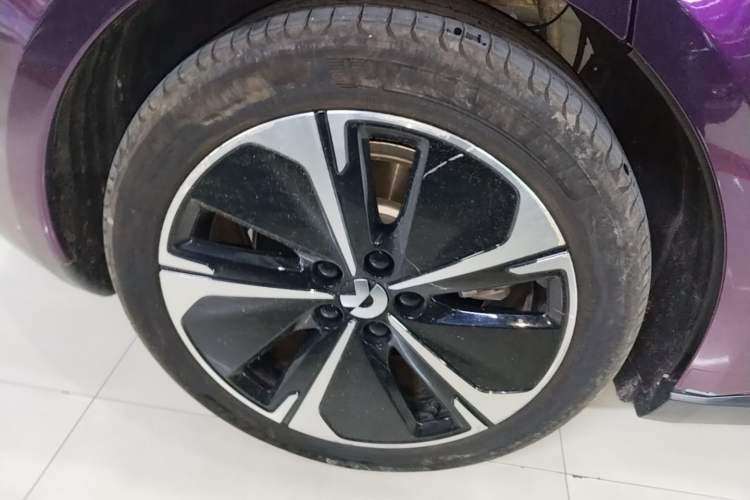 Used Nio ET5 2024 75 kWh Right Rear Wheel Hub