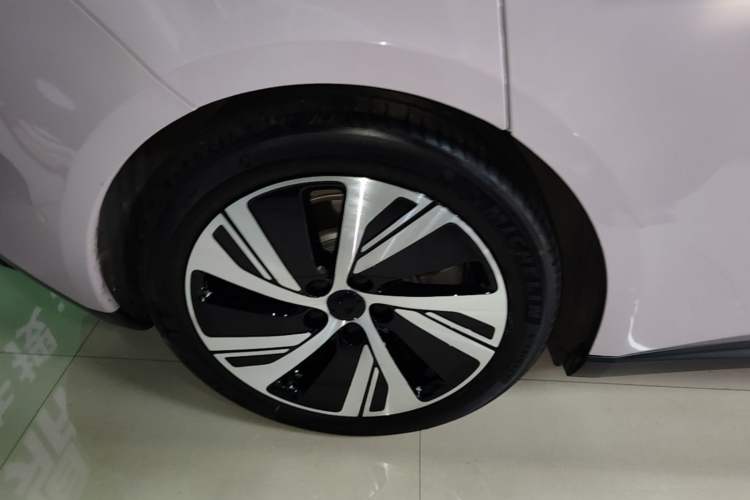 Used Nio ET5 2024 75 kWh Right Rear Wheel Hub