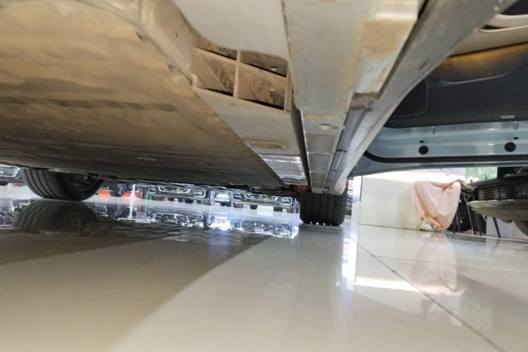 Used Nio ET5 2024 75 kWh Right Side Sill
