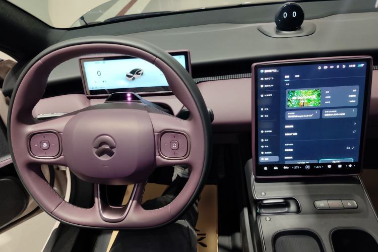 Used Nio ET5 2024 75 kWh Center Console