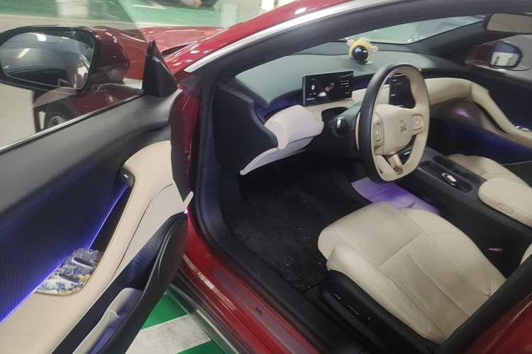Used Nio ET5 2024 75 kWh Driver Seat